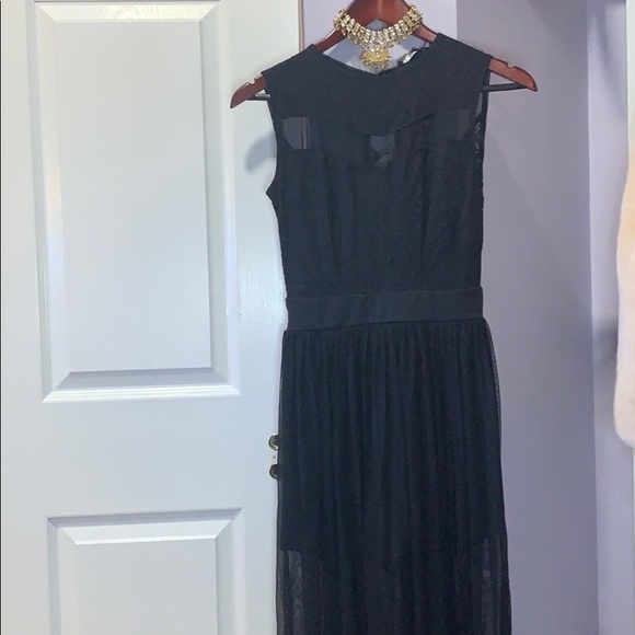 GUESS Brand new Romper with sheer lace overlay - Picture 3 of 6